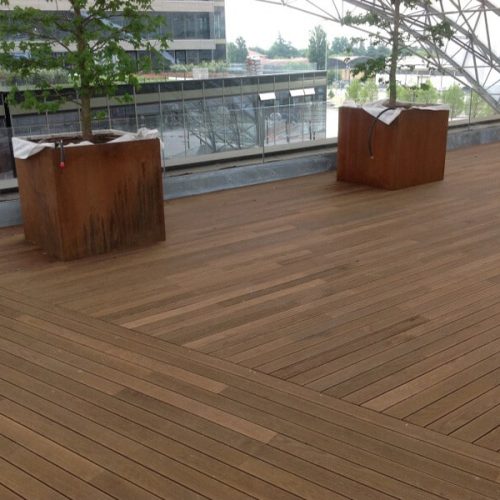 Pardoseala terasa placata cu deck din frasin termotratat